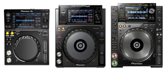 XDJ-700 (left) compared to XDJ-1000 (center) and CDJ-2000nexus (right) - roughly to scale